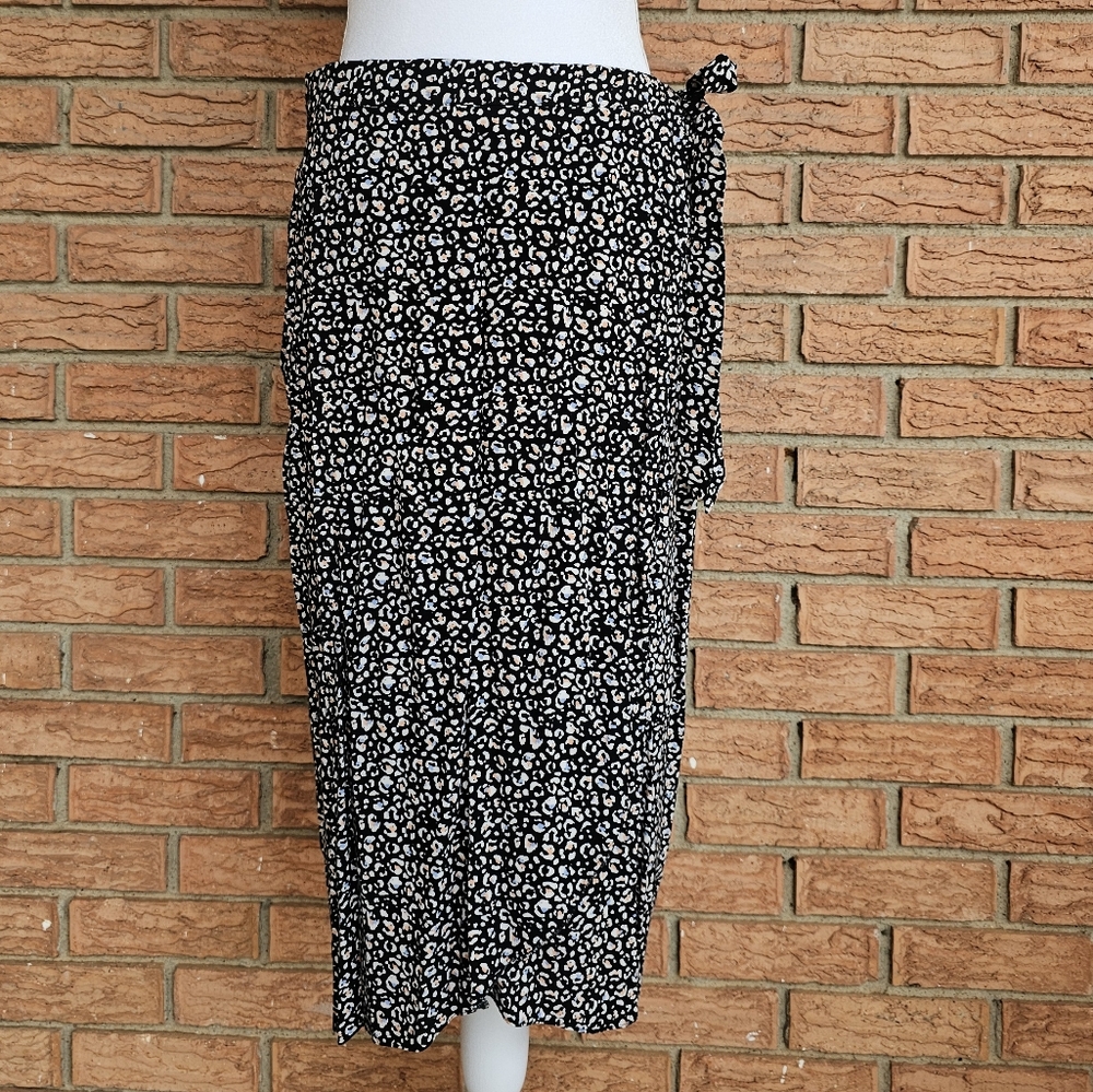 Maurices Black and White Leopard Print Wrap Skirt Size M